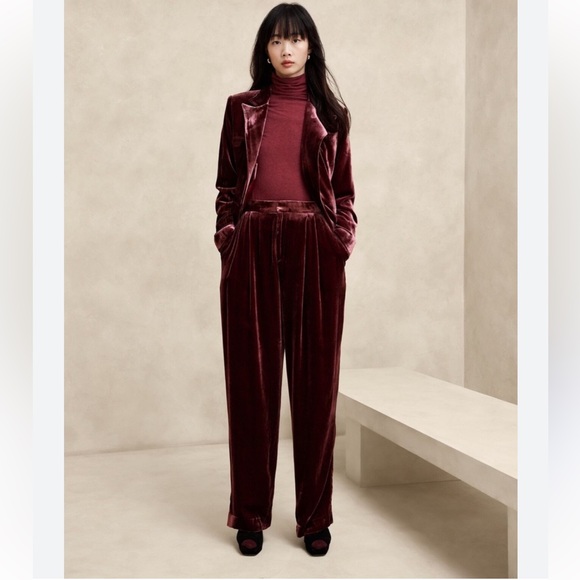 Banana Republic Norte Velvet Pleated Pant 8 | Red Madder - Picture 2 of 8